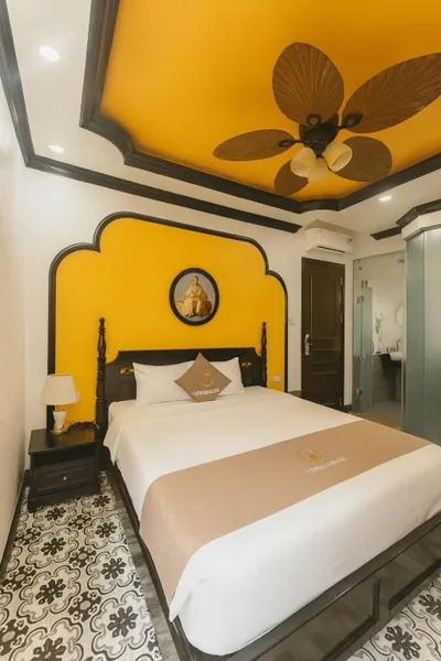 Deluxe Double Room with Bath — The Sea 14 Hotel